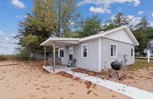 Greenbush Cabin | Cottage #3: 2BR/1BA Relaxing Lakefront Retreat!nn