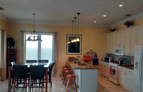 Treasure Cay Cottage | Cottage # 3 - Sleeps 8 and just steps away from the beach!n