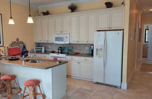 Treasure Cay Cottage | Cottage # 3 - Sleeps 8 and just steps away from the beach!n