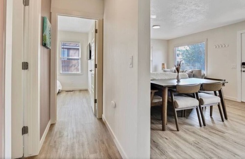 Veterans Park House | Cottage across from Bernardine Quinn Park
