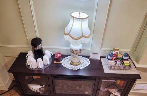 East Credit House | Cottage Alike in City Center w/Movie Theater-Near Toronto Airport