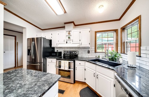 Gallatin House | Cottage at the Creek - 4 Bedrooms