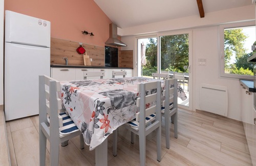 Crach Cottage | Cottage 'Au Pied Des Chênes' with Private Terrace, Shared Garden and Wi-Fi