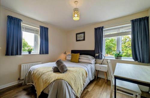 Portsmouth House | Cottage by historical dockyard