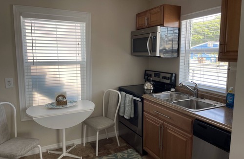 Indian Rocks Beach Apartment | Cottage by the Sea Unit AnIndian Rocks Retreat- 3-Minute Walk to Beach- King Bed