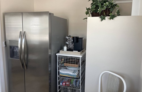 Indian Rocks Beach Apartment | Cottage by the Sea Unit AnIndian Rocks Retreat- 3-Minute Walk to Beach- King Bed