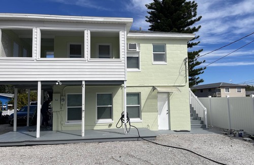 Indian Rocks Beach Apartment | Cottage by the Sea Unit AnIndian Rocks Retreat- 3-Minute Walk to Beach- King Bed