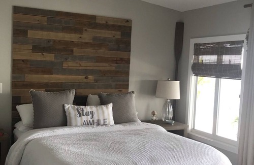 Little Torch Key Cottage | Cottage by the Sea with 180 degrees of Bayfront views!!!