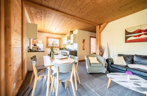 Chatillon-sur-Cluses Cottage | Cottage 'Côté Source' with Lake View, Private Terrace and Wi-Fi