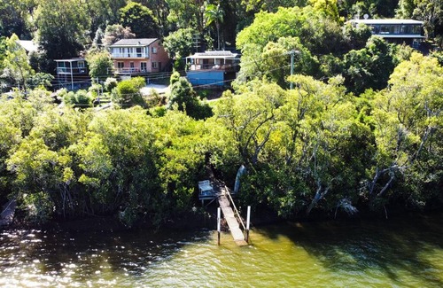 Courangra House | Cottage dAmour Waterfront, Private Pontoon Jetty