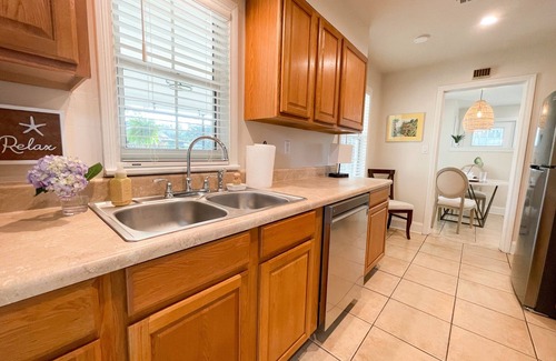 Pensacola Cottage | Cottage Del Mar - Min's from the Beach & Downtown wedding venues!