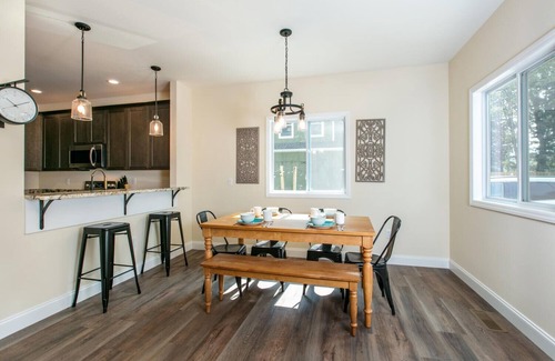 Black Mountain House | Cottage Escape- Lake Tomahawk,FirePit,Near Downtown Black Mountain, Hot Tub