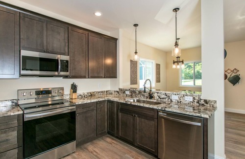 Black Mountain House | Cottage Escape- Lake Tomahawk,FirePit,Near Downtown Black Mountain, Hot Tub