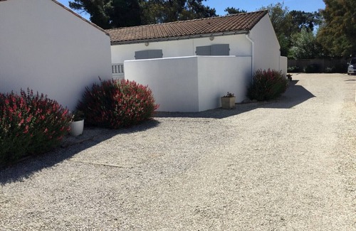 Rivedoux-Plage Cottage | cottage for 4 PEOPLE, 2 BEDROOMS, PRIVATE PATIO, HEATED POOL, PRIVATE PARKING