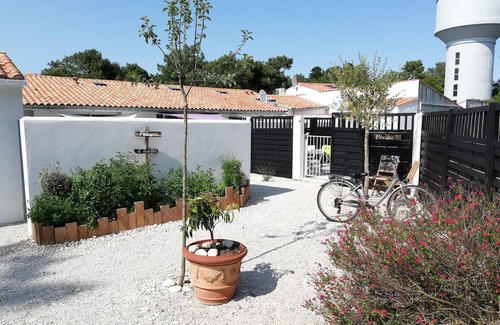 Rivedoux-Plage Cottage | cottage for 4 PEOPLE, 2 BEDROOMS, PRIVATE PATIO, HEATED POOL, PRIVATE PARKING