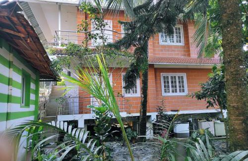 Valparai Hotel | COTTAGE GARDEN DEEPIKAS