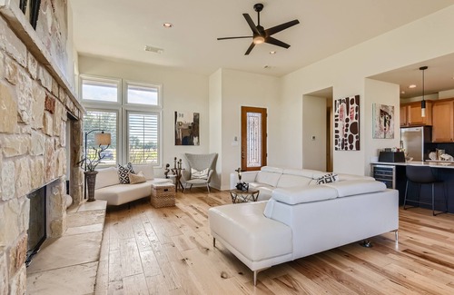 Spicewood Cottage | Cottage in Lakecliff on Lake Travis - Golf, Lake & Hill Country Getaway
