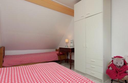 Nes House | Cottage in Nes-Ameland near Coastline