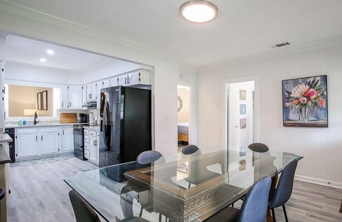 Richmond Hill House | Cottage in Richmond Hill, Pet Friendly w/King Bed