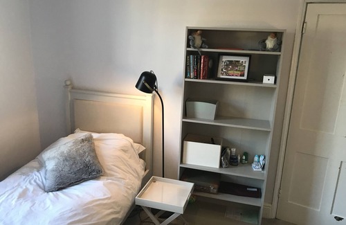 Newton St Loe House | Cottage in the City. Quiet spot, 5 minute walk from beautiful Bath