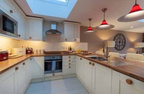 Little Haven Cottage | Cottage in the heart of Little Haven - walking distance to beach - with parking