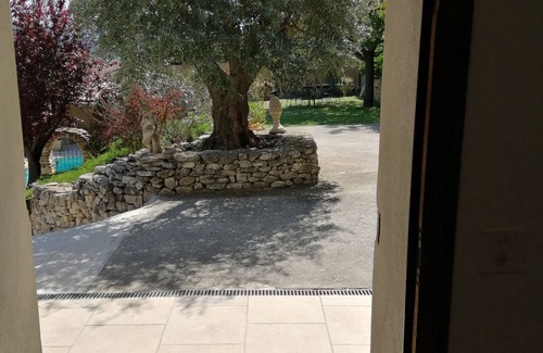 Villars House | Cottage in village property in the Luberon