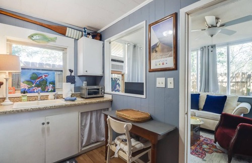 Gulfport House | Cottage just 2 blocks from the beach!