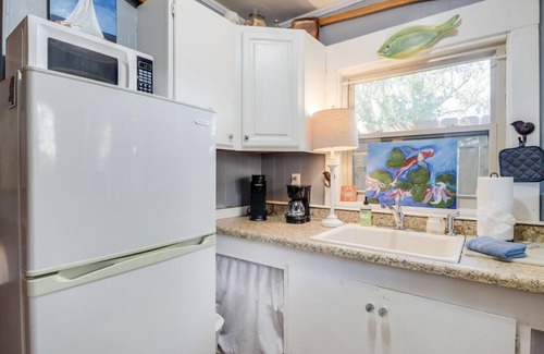 Gulfport House | Cottage just 2 blocks from the beach!