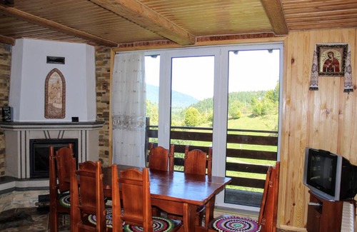 Yaremche Ski Chalet | Cottage "Karpatske Shale"