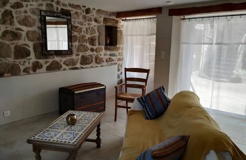 Les Assions Cottage | Cottage 'L'Ancienne Estable' with Private Terrace, Private Garden and Air Conditioning