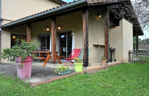 Estadens House | Cottage 'Le Clos Saint-Paul Nature - 8 Pers' with Mountain View and Shared Pool