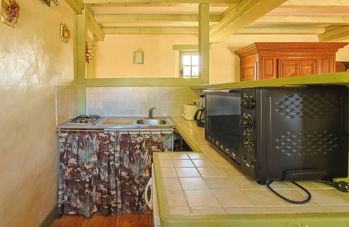 Landevieille House | Cottage 'Le Lodge 4 Pers 10min Plage' with Private Terrace, Shared Garden and Wi-Fi