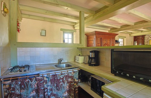 Landevieille House | Cottage 'Le Lodge 4 Pers 10min Plage' with Private Terrace, Shared Garden and Wi-Fi