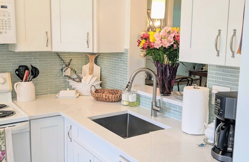 Stuart Condo | “Cottage-Like” 2 Beds/2 Bath Condo Close To Beaches & The Heart Of ‘Old Stuart'