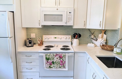 Stuart Condo | “Cottage-Like” 2 Beds/2 Bath Condo Close To Beaches & The Heart Of ‘Old Stuart'