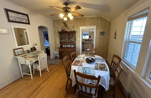 North End Cottage | Cottage near beach and boards!