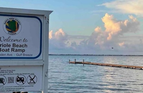 Gulf Breeze Cottage | Cottage Near Live Oaks Preserve ~10 min to Beach!