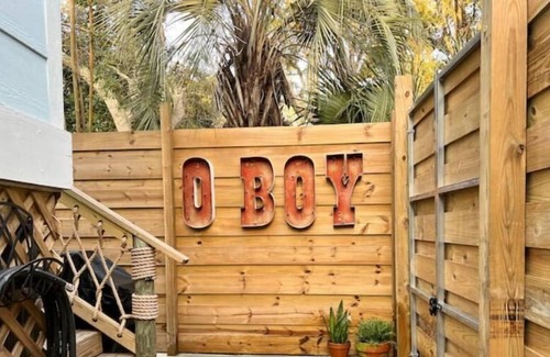 Gulf Breeze Cottage | Cottage Near Live Oaks Preserve ~10 min to Beach!