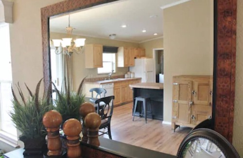 South Fork Cottage | COTTAGE ON THE CREEK VACATION RENTAL. Sleeps 4. Beautiful views. Riverside deck. Fishing.