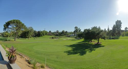 Rancho Bernardo Apartment | Cottage On The Greens - Studio