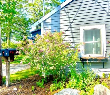 Merrimac Bed & Breakfast | Cottage on the Laka