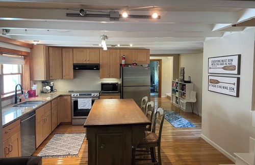Woodstock Cottage | Cottage on the Lake! Cozy, Lakefront, 4BR house near Atlanta @ Allatoona Lake