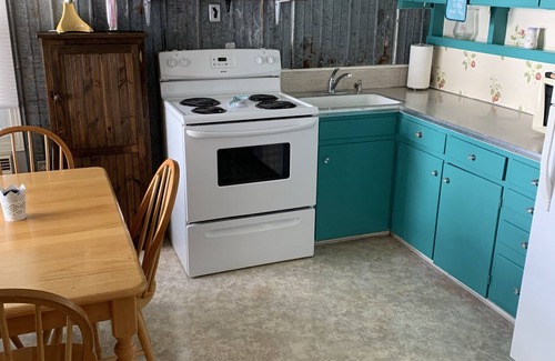 Stone Mills Cottage | Cottage on Varty Lake - 25min from Kingston !