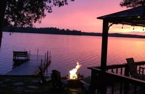 Stone Mills Cottage | Cottage on Varty Lake - 25min from Kingston !