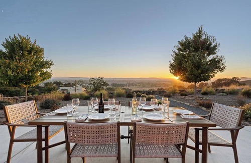 Santa Rosa House | Cottage Retreat at Paradise Ridge by Kohmsa
