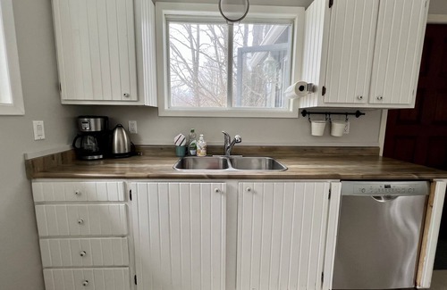 Irondale Cottage | Cottage ✳ Sauna ✳ 2 min walk to Tamarack Lake