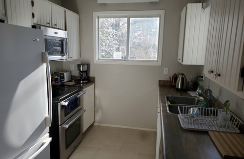 Irondale Cottage | Cottage ✳ Sauna ✳ 2 min walk to Tamarack Lake