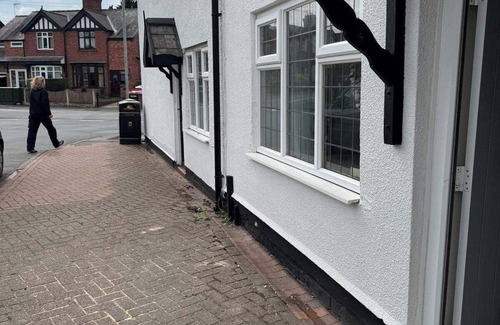 Middlewich Cottage | Cottage - Sleeps 4 - Pets Ok - Patio - Parking