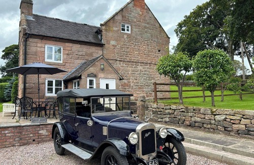 Cauldon Low Cottage | Cottage - Sleeps 6 - Pet friendly - Garden