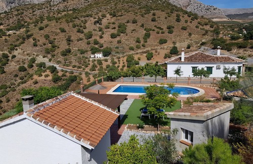 Alora House | Cottage sleeps 8 with pool and barbecue